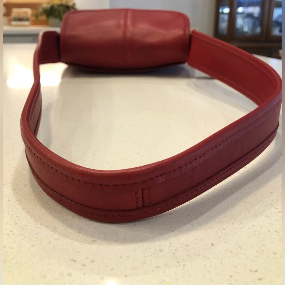 Vintage Coach Red Leather Ergo Small Flap #9034 with Hangtag in Great Condition - Picture 7 of 13